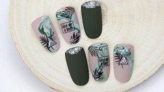 Exotic nail art not only for summer
