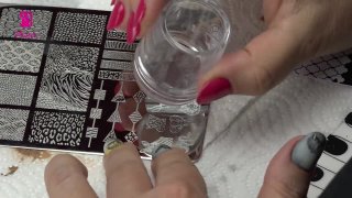 Safari-like nail art with animal motif