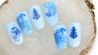 Gradient stamping manicure reminding of the sea