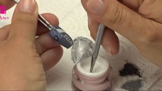 Nail art inspired by wildlife