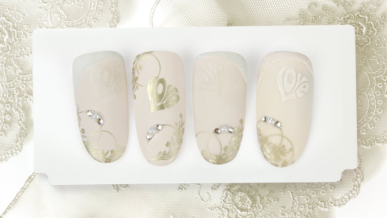Wonderful stamping manicure for wedding season too