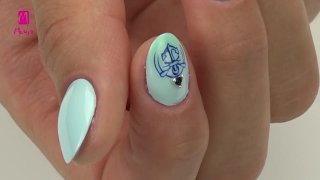 Summer salon nails with trendy sailor motif - Preview