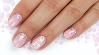 Glittering, gel polish nails for wedding season