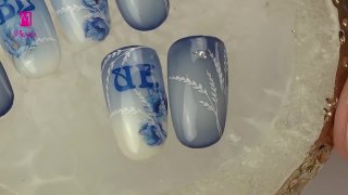 Fabulous flower nail art in blue shades - Preview
