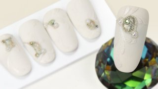Extravagant jewelry-like nail art