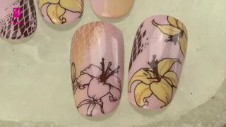Nail art with lilies in autumn colours - Preview