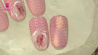 Gradient knitted design with charming nail sticker - Preview