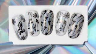 Winter nail art with holographic effect powder