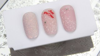Charming, restrained nail art for Valentine's Day