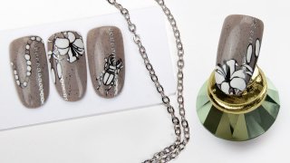 Painted, effected, stamping manicure for autumn