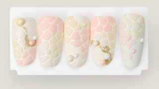 Spectacular, artistic nail art with 3D decoration