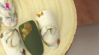 Breathtaking aquarelle nail art effected with foil - Preview