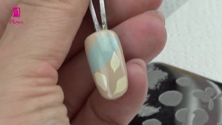 Beautiful manicure inspired by nature