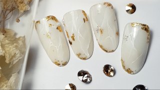 Marble, white nail art effected with nail art foil