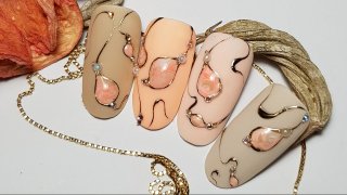 Amazing nail art with nail foil and crystal stone