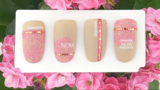 Wonderful lace-like manicure with nail art strip