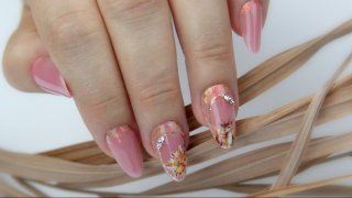 Almond-shaped sculpted nail using Reverse tip