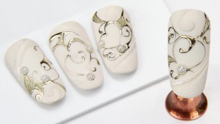 Romantic nail art in pale beige and gold shades