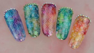 Nail arts glittering in wonderful colours