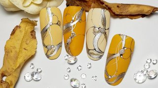 Jewelry-like nail art for autumn