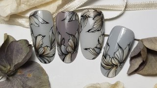 Hand-painted aquarelle flowers in grey shades