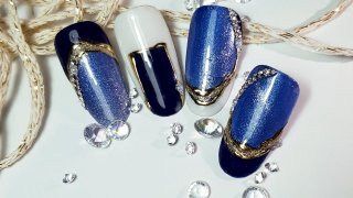 Foil nail art richly decorated with crystal stones