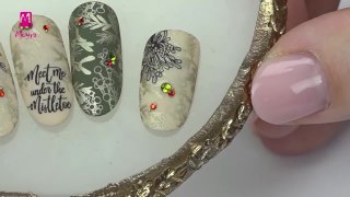 Xmas manicure idea with classic festive colours - Preview