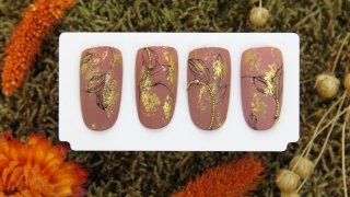 Nail foil decoration with Pantone colours of 2025