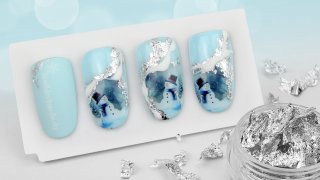 Detailed winter nail art with sticker and foil