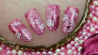 Wonderfully glittering, pink nail art for lovers