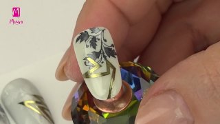 Nail art with grey and gold colours for any season - Preview