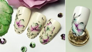 Floral nail art in spring mood