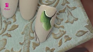 Ginkgo leaves for a nature-inspired manicure - Preview