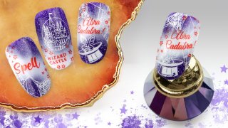 Nail art reminding of a fairy tale world