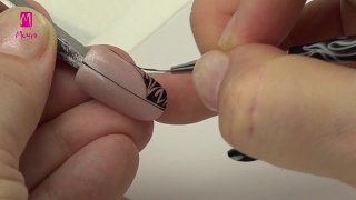 Nail art in African atmosphere
