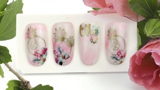 Fruity nail art in tropical atmosphere