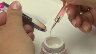 Fresh lemon motives for a summer manicure