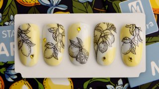 Stamping nail art with lemon on white-yellow base