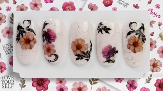 Wonderful, realistic flowers with stamped leaves