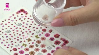 Wonderful, realistic flowers with stamped leaves
