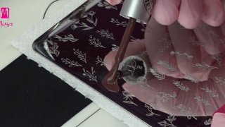 Autumn manicure for cosy evenings