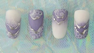 Cold shaded, gradient nail art in winter mood
