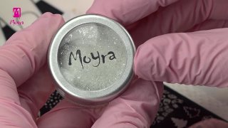 Glittering nail art with gel polishes