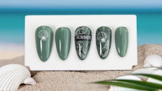 Salon-quality nail art without UV/Led materials