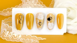 Romantic lacy rosy nail decoration