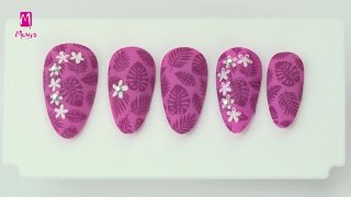 White flowers with tropical leaves - Preview